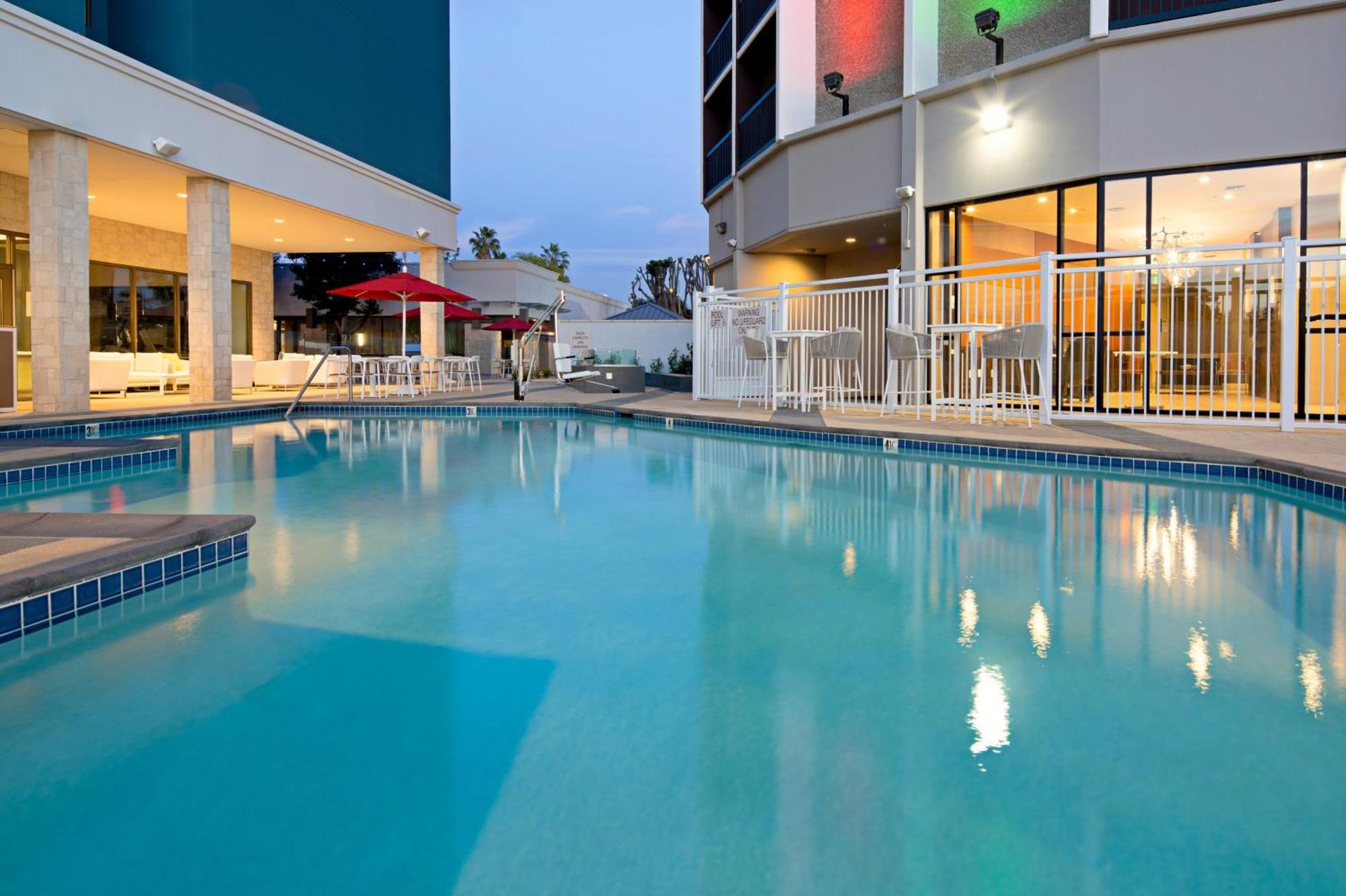 Holiday Inn Long Beach - Airport By Ihg Zewnętrze zdjęcie